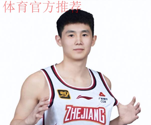 CBA又出一顶级后卫！打广东狂砍42+6+8，球迷：这进不了国家队？